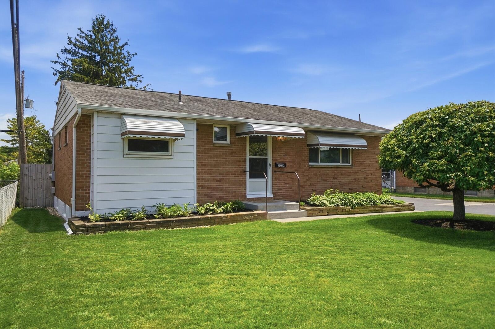 Property Photo: 2986 Lee Ellen Place OH 43207