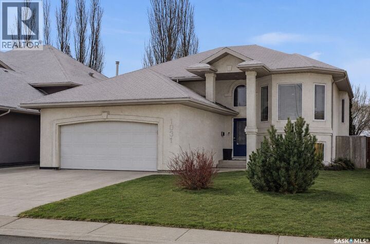 Property Photo:  1031 Carr Crescent  SK S7S 1L8 
