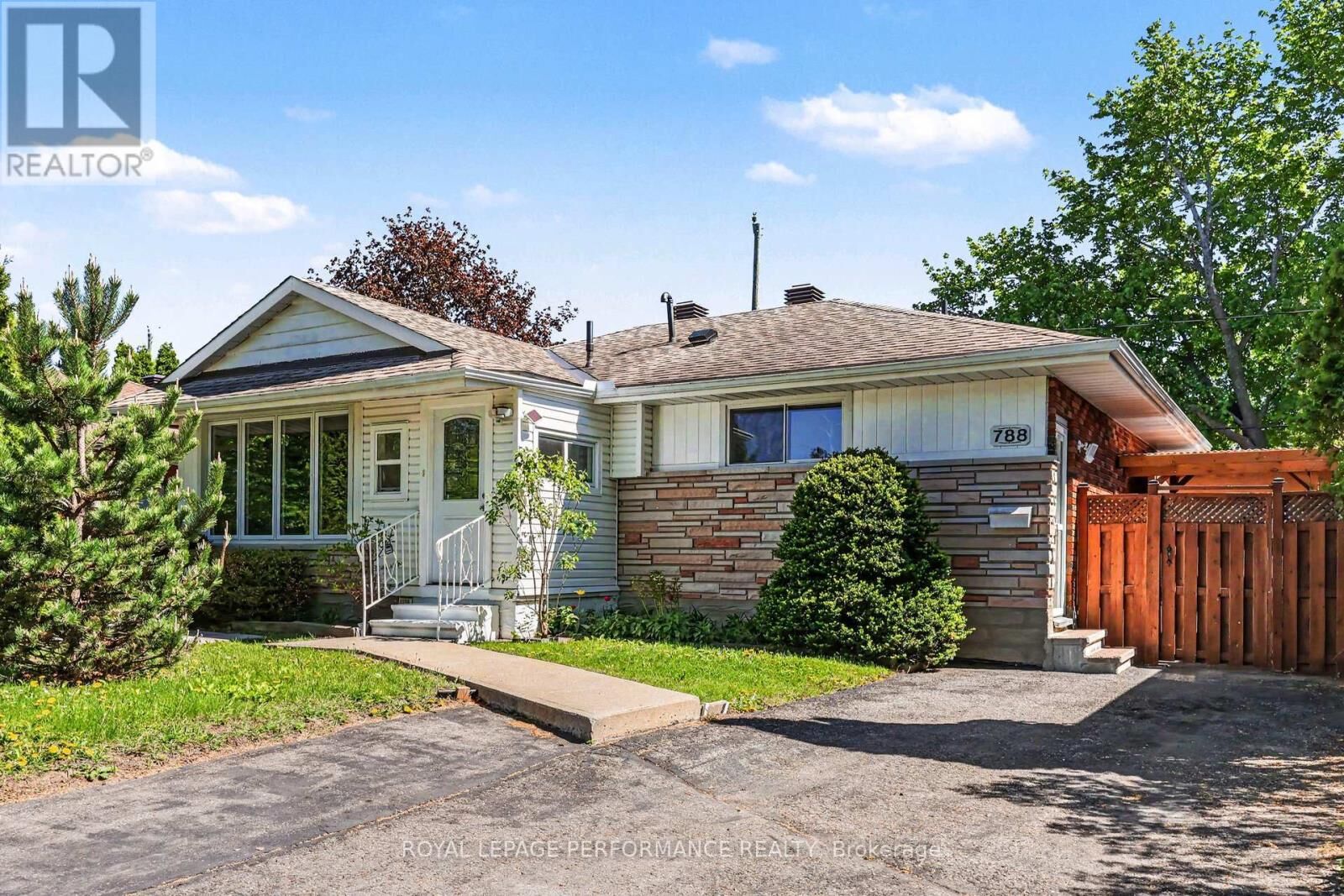 Property Photo: 788 Dickens Avenue ON K1G 2X8