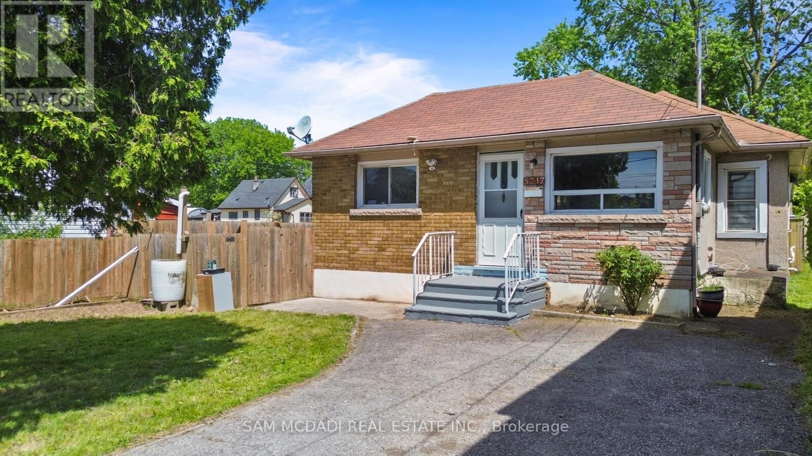 Property Photo:  5717 Dunn Street  ON L2G 2N8 