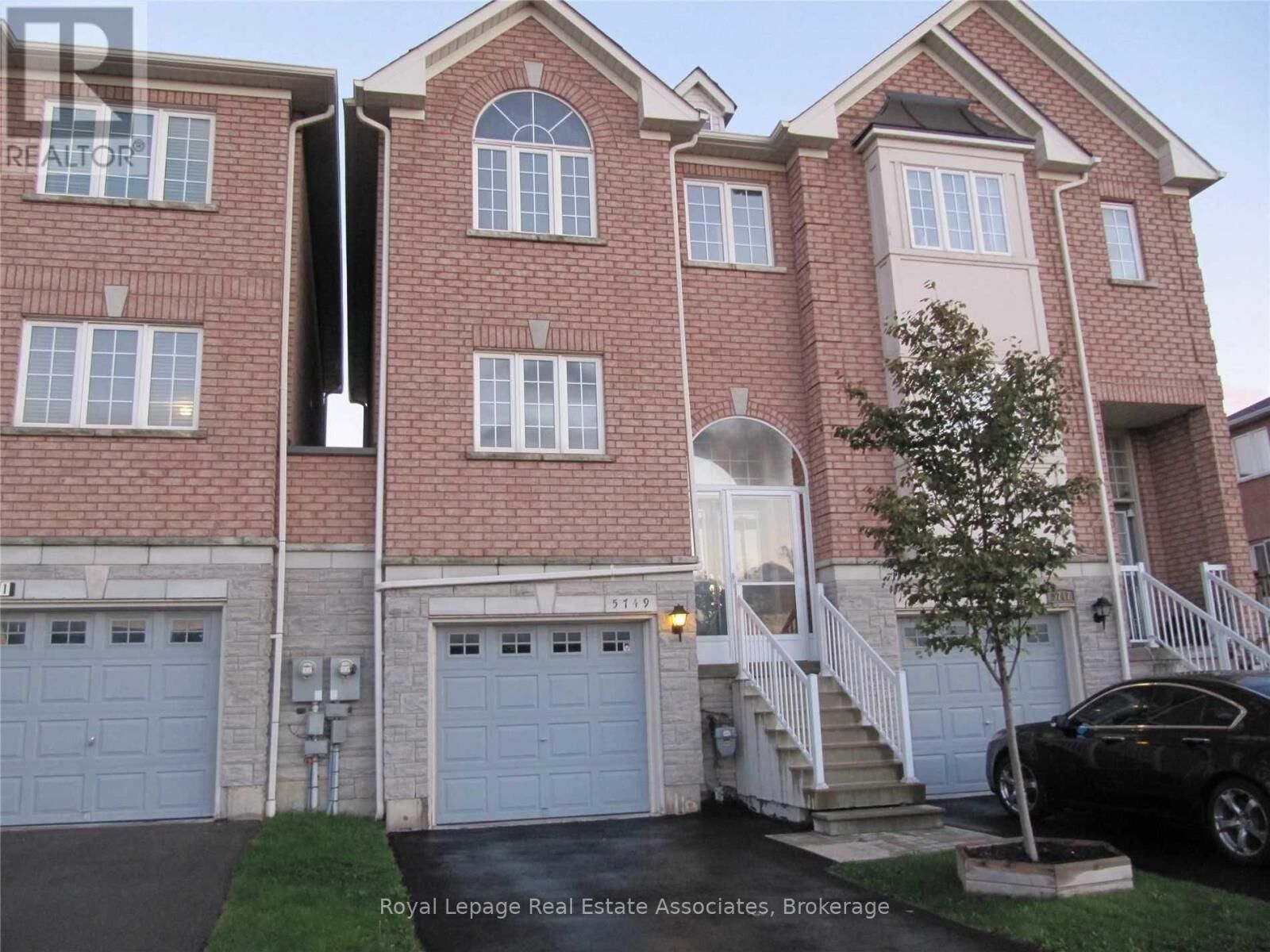 Property Photo: 5749 Retreat Street ON L5R 0B5