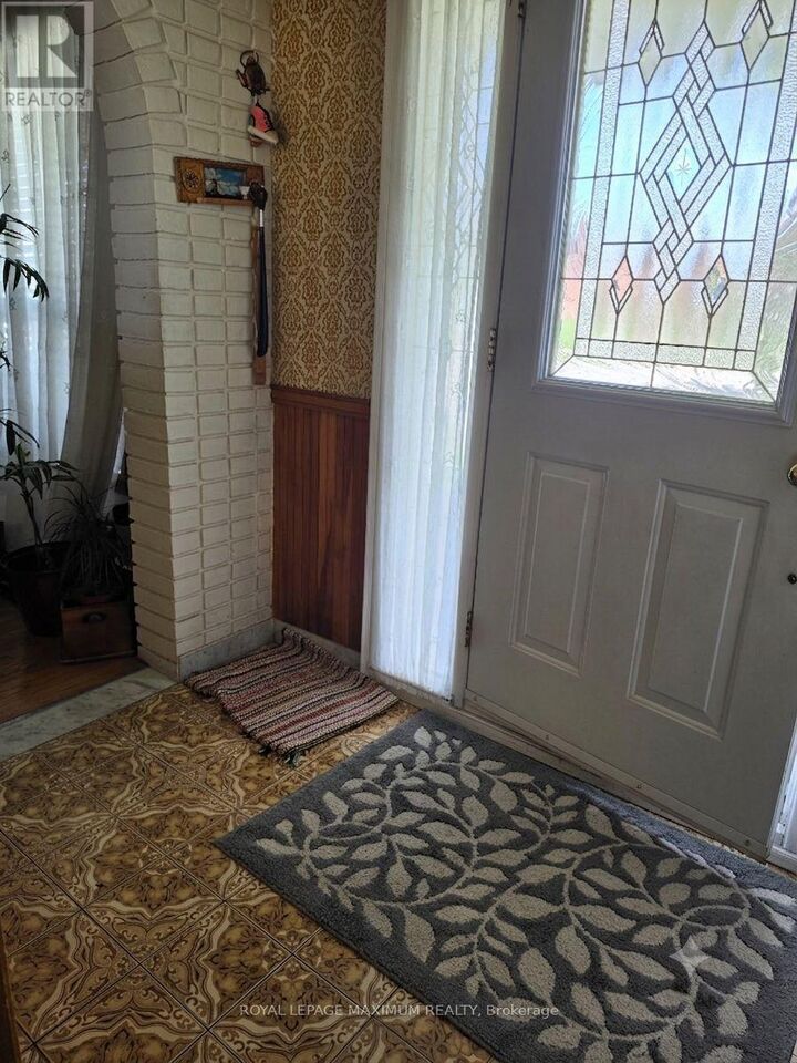 Property Photo:  4254 Brandon Gate Drive  ON L4T 3K4 
