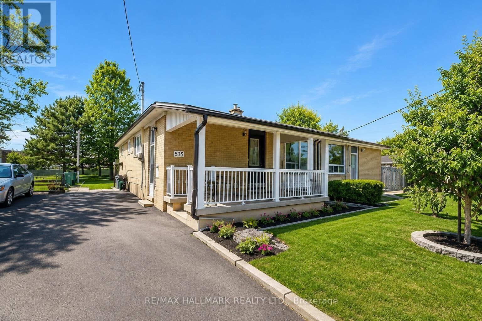 Property Photo: 338 Demaine Crescent ON L4C 2W5