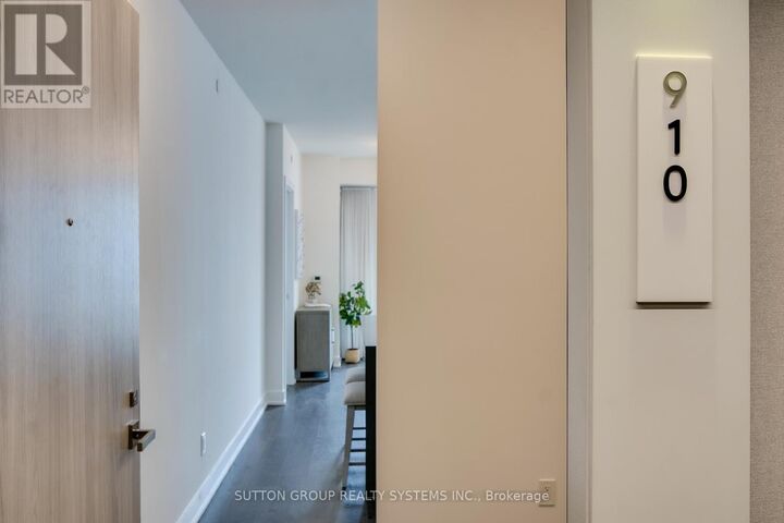 Photo de la propriété: 80 Vanauley Street 910 ON M5T 0C9