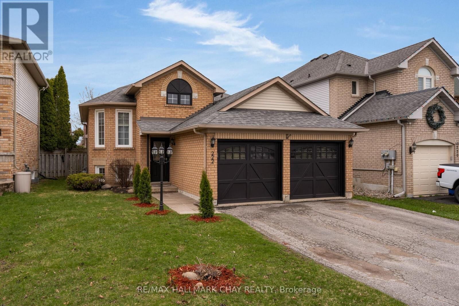 Property Photo: 222 Wessenger Drive ON L4N 8R4