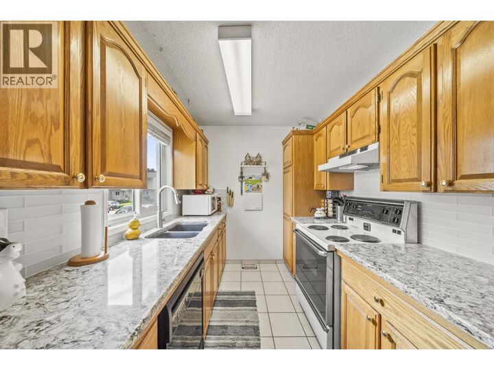 Property Photo:  3550 East 49th Avenue 5  BC V5S 1M4 