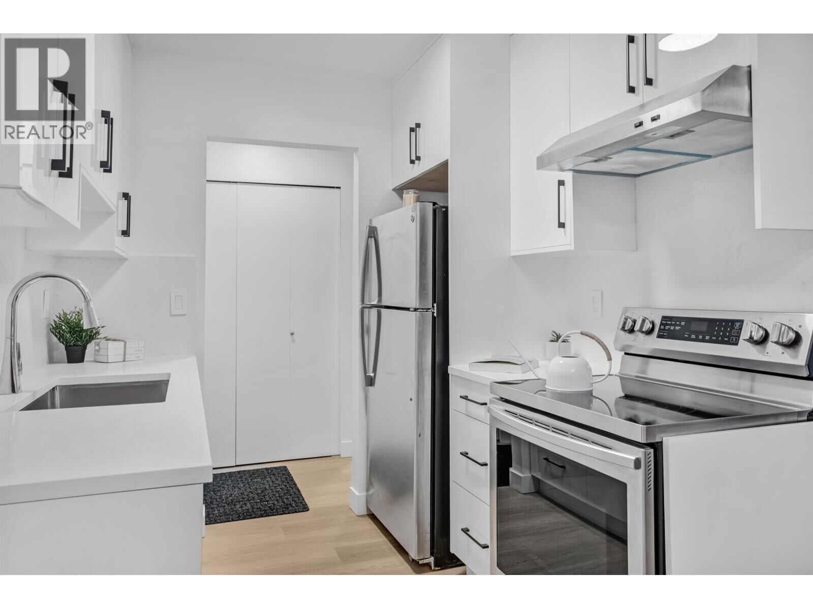 Property Photo:  6931 Cooney Road 111  BC V6Y 2J9 