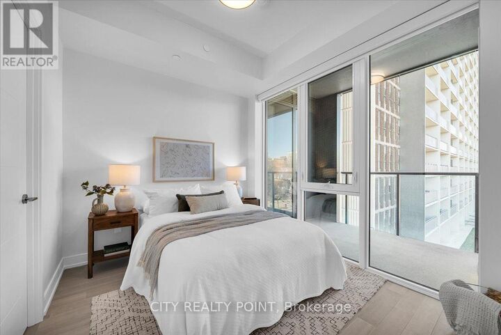 Property Photo:  664 Spadina Avenue 906  ON M5S 2H7 