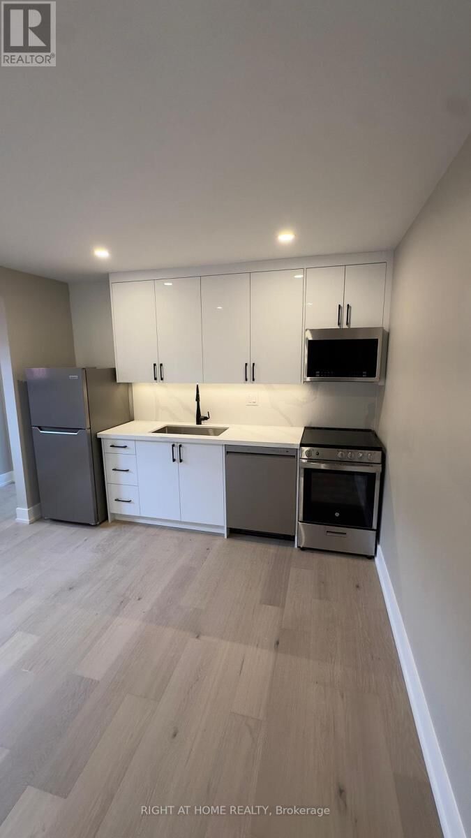 Property Photo:  500 Salem Avenue North 202  ON M6H 3E1 