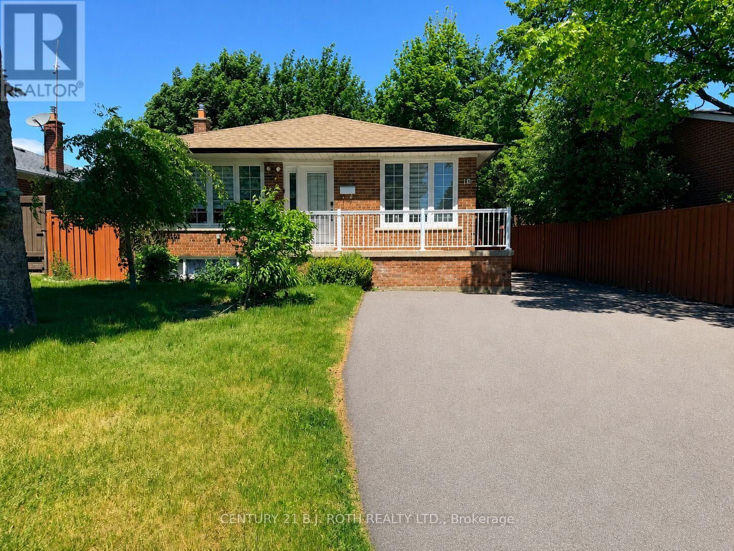 Property Photo:  10 Sanford Street Lower  ON L6S 2C3 