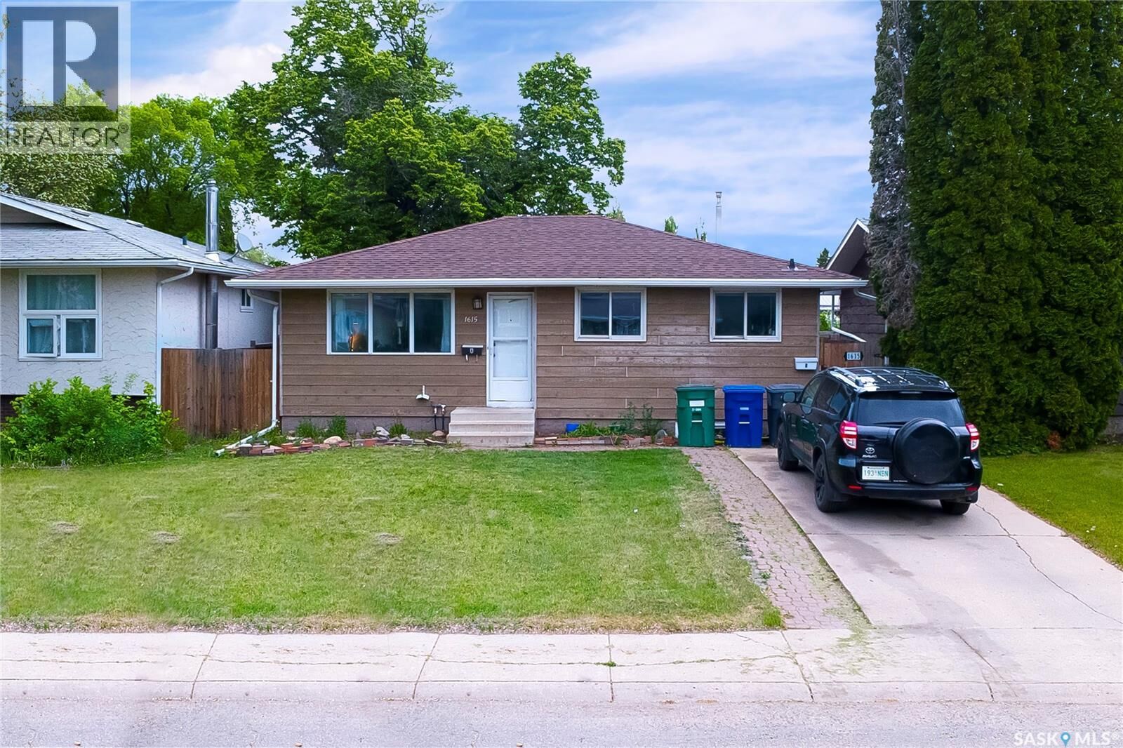 Property Photo:  1615 Vickies Avenue  SK S7N 2P2 