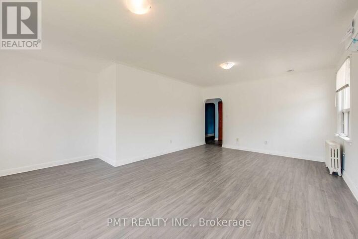 Property Photo:  58 Leyton Avenue 6  ON M1L 3T7 