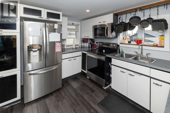 Property Photo:  10 Velva Ave  ON P7A 6N5 