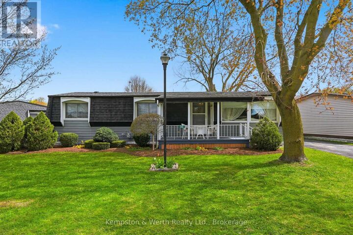 33 Fairview Crescent — photo 1