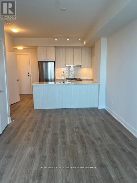 Property Photo: 430 Square One Drive 4710 ON L5B 3Y1