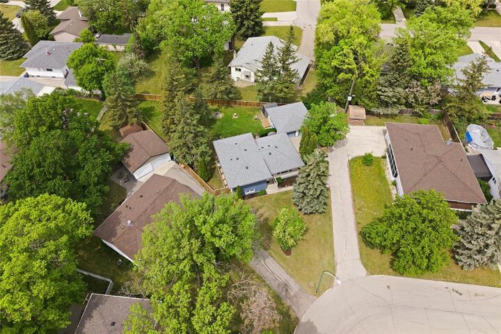Property Photo:  33 Weaver Bay  MB R2M 2G5 
