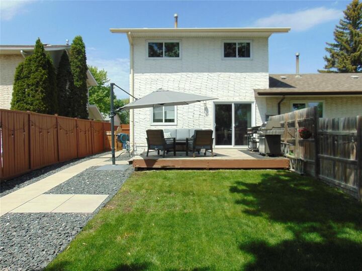 Property Photo:  20 Callum Crescent  MB R2G 2C8 
