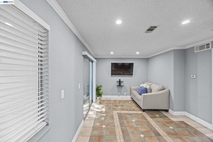 Property Photo:  29627 Desert Oak Ct Unit #26  CA 94544 