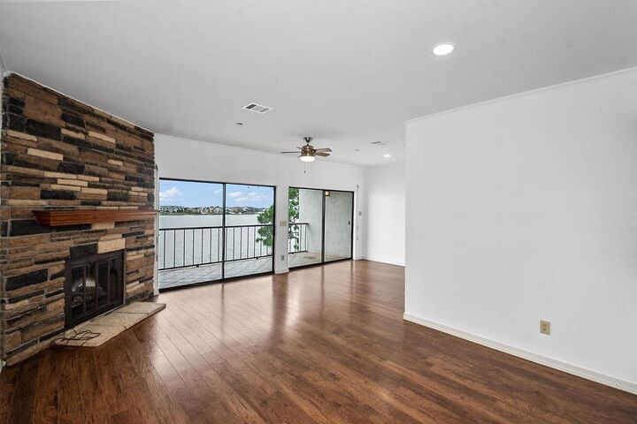 Property Photo: 401 Lakeside Lane 311 TX 77058
