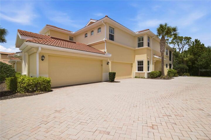 Property Photo: 178 Bella Vista Terrace 22B FL 34275