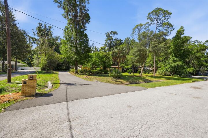 Property Photo: 6605 NW 16th Place FL 32605