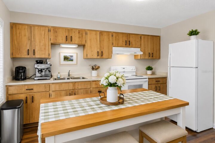 Property Photo:  1733 Larkin Road  FL 34608 