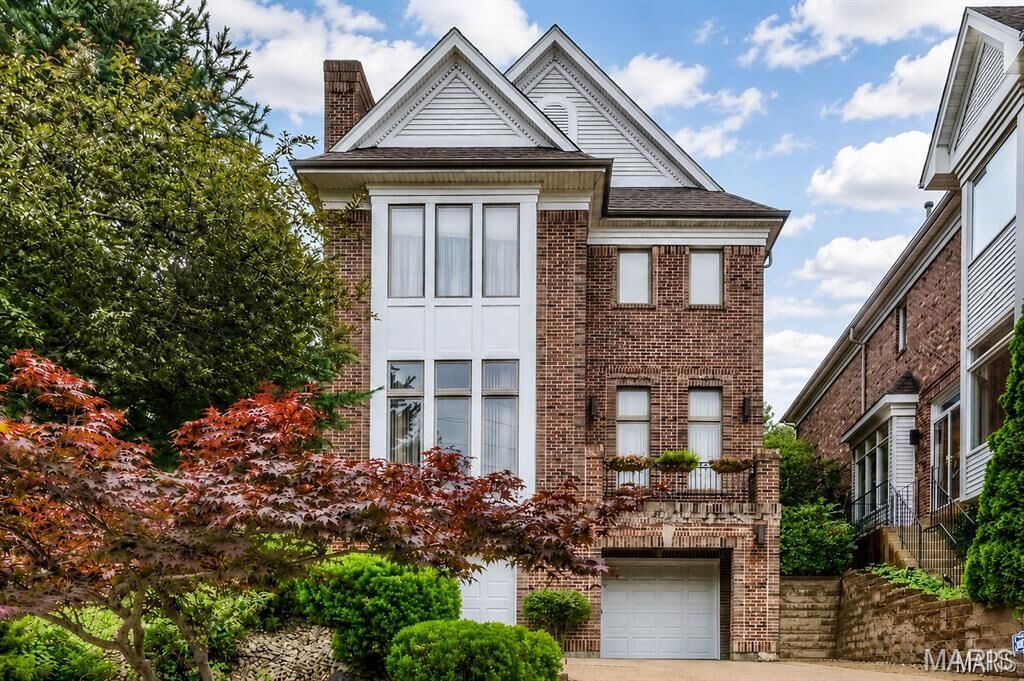 Property Photo:  350 N Meramec Avenue  MO 63105 