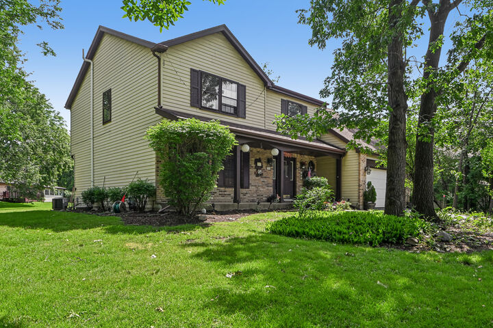 Property Photo:  816 Bonnie Brae Lane  IL 60440 