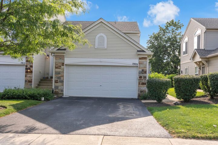 Property Photo: 1909 Misty Ridge Lane 1909 IL 60503