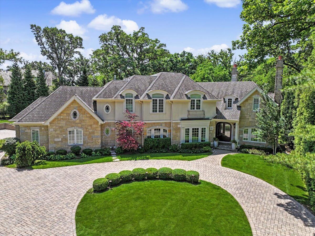 Property Photo: 12 Carlisle Drive IL 60523