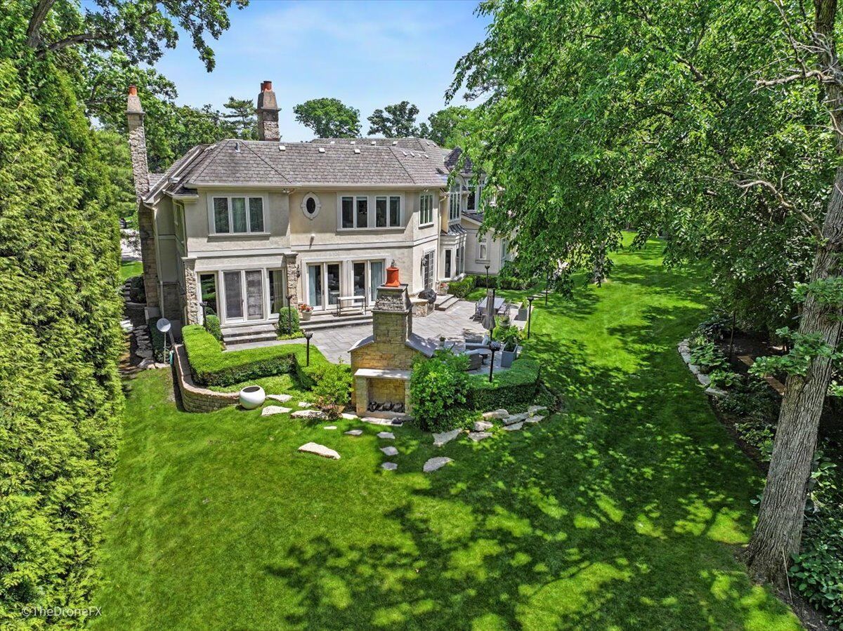 Property Photo:  12 Carlisle Drive  IL 60523 