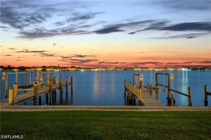 Property Photo:  1535 Dolphin Lane  FL 34102 