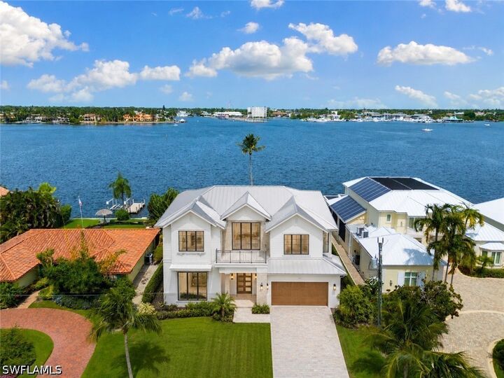 Property Photo: 1535 Dolphin Lane FL 34102