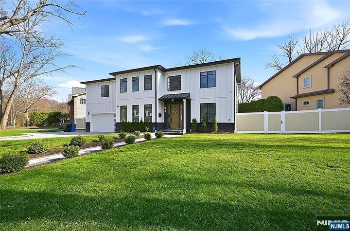 Property Photo:  66 Knollwood Drive  NJ 07652 