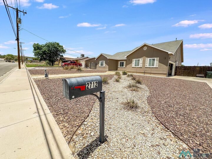 Property Photo:  2712 Garden Street  NM 88220 