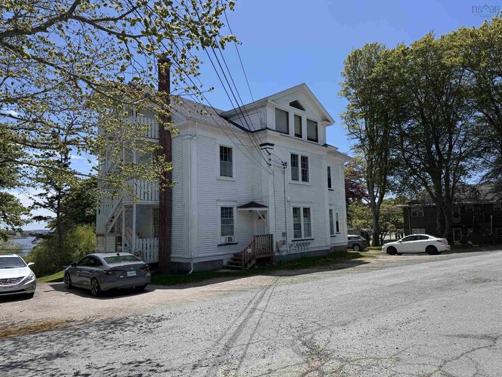 6 Chipman Lane — photo 1