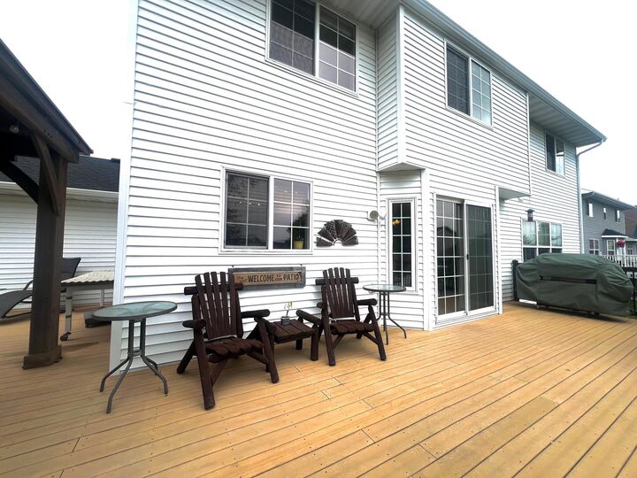 Property Photo:  2208 Saddlebrook Road  MN 55313 
