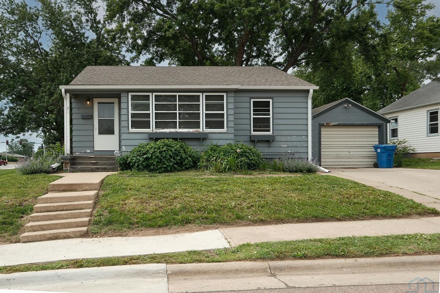 Property Photo:  23 8th Street SW  IA 51250 