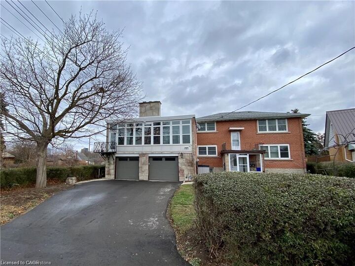 Property Photo: 34 Burn Place 5 ON N2M 1Y9