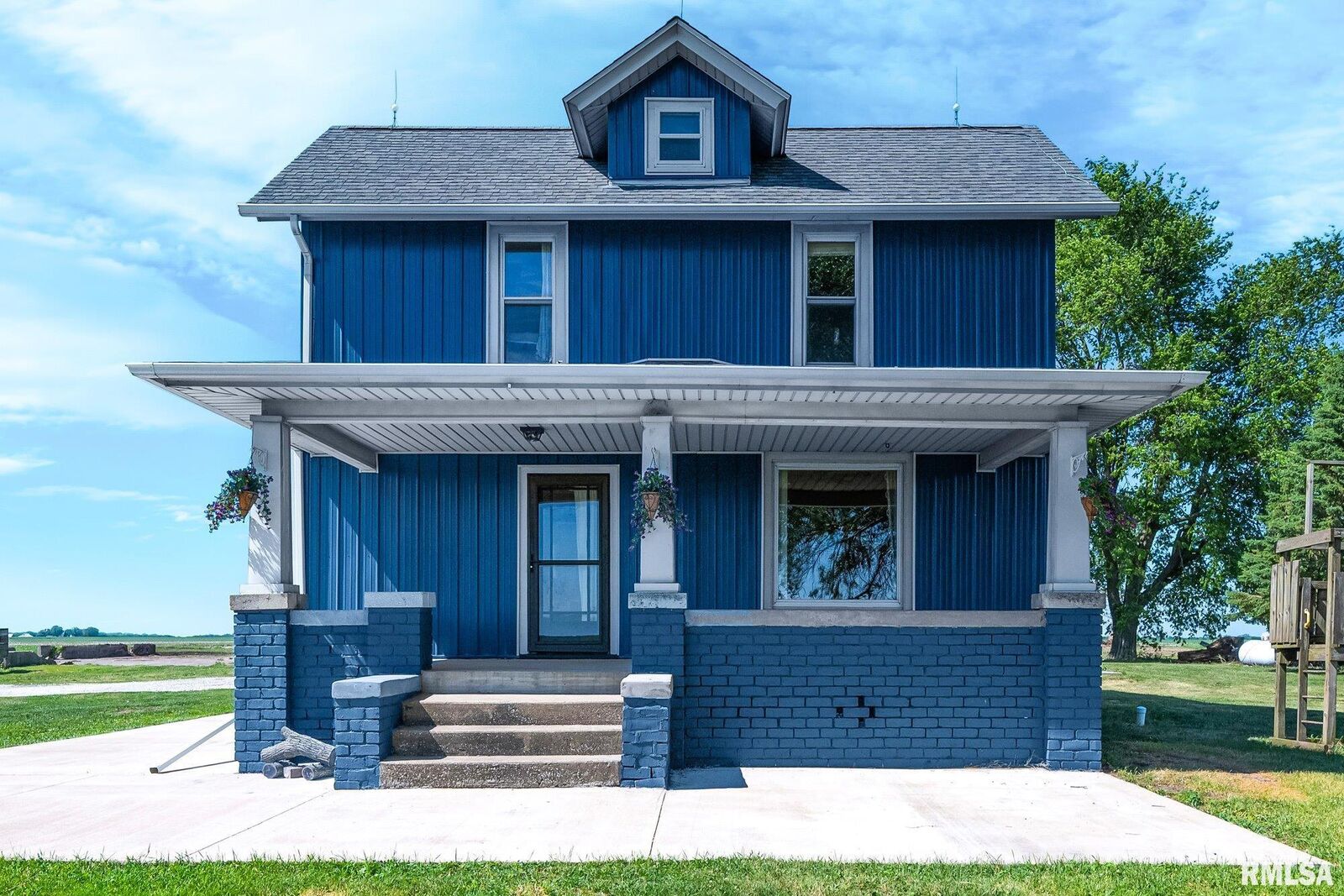 Property Photo: 1612 230th Avenue IL 61401