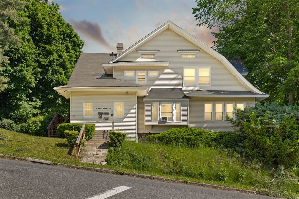 Property Photo:  71 Park Terrace Rd 5  MA 01604 