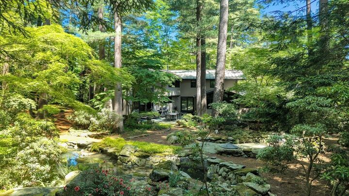 Property Photo:  6 Baldwin Circle  MA 02493 