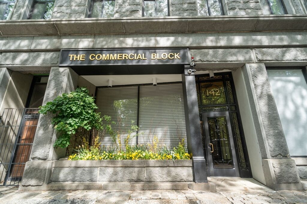 Property Photo: 142 Commercial St 304 MA 02109