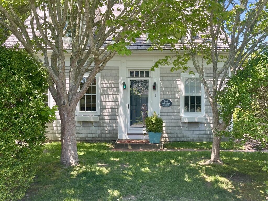 Property Photo:  7 Fox Hill Rd  MA 02633 