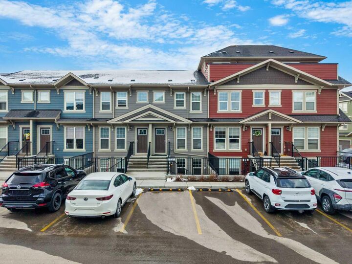 Property Photo:  167 Cranbrook Square SE  AB T3M 3E3 