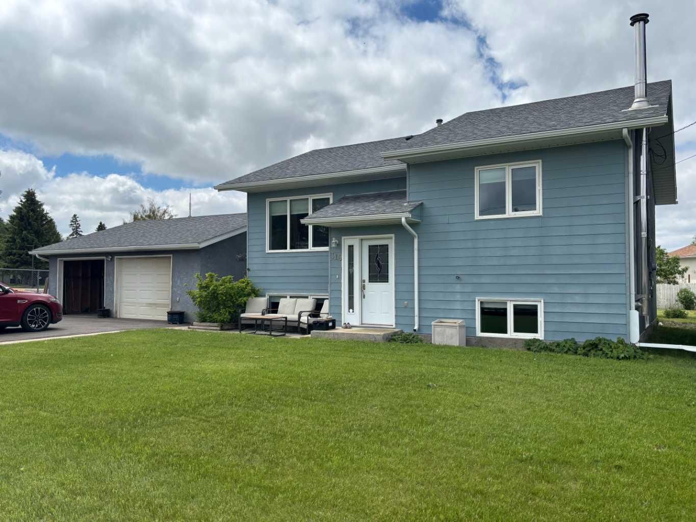 Property Photo: 316 1 Street E AB T0K 0B0