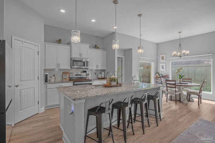Property Photo:  3132 Lynn Dr  FL 32566 