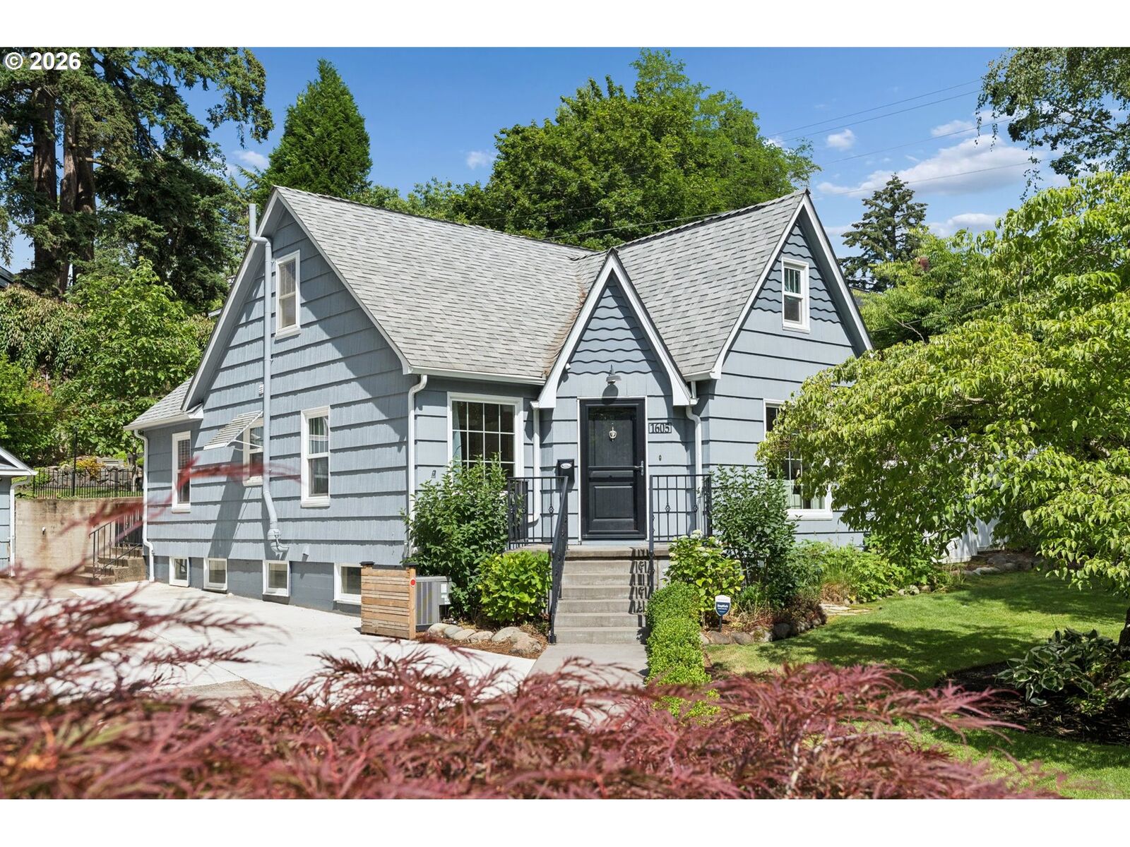 Property Photo: 1605 Summer St OR 97302
