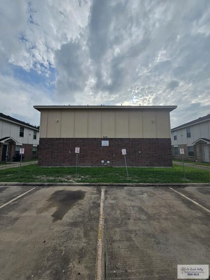 Property Photo: 729 Sonesta Dr. B TX 78550