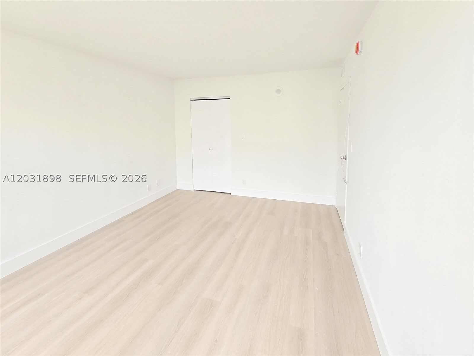 Property Photo:  16919 N Bay Rd 517  FL 33160 